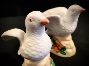Vintage Ceramic Pair Of White Dove Figurines With Floral Base