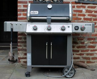 NATURAL GAS POWERED Weber Barbeque