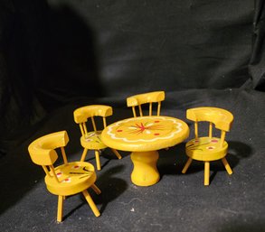 Dollhouse Kitchen Table And Chairs