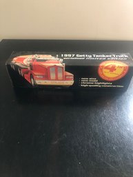1997 Getty Tanker Truck New In Box Limited Edition