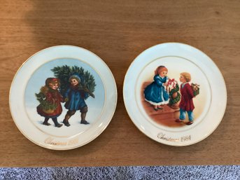 Two Vintage Avon Collectors Plates Christmas Memories 22k Gold Trim