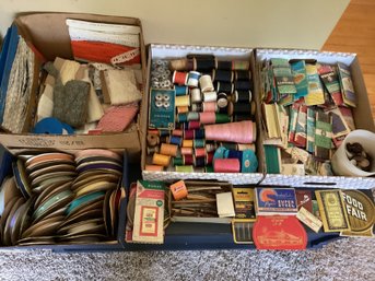 Very Large Group Lot Of Vintage Sewing Notions Wooden Thread Spools