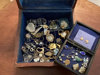 Old Vintage Jewelry Box With Mix Matched Jewelry And Jewelry Pieces