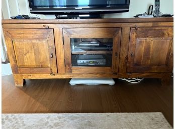 Wood Entertainment Piece - Has Lots Of Storage