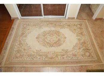 Light-colored Rug 9 Ft 4 In X 5 Ft 11 In
