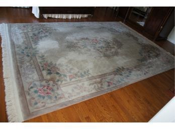 Light-colored Rug 12 Ft 4 In  X 8 Ft 4 In