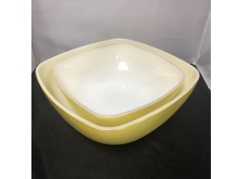 Pair Of 2 Vintage Beautiful Yellow Square Pyrex Mixing Bowls