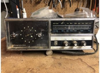 Vintage Magnavox Solid State AM/FM Radio & Alarm Clock