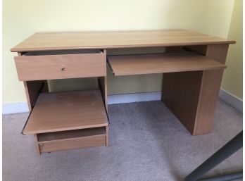 Great Light Colored Wood Computer Desk W/ Lots Of Features