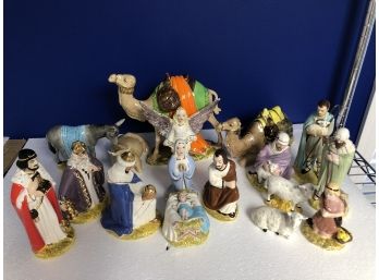Magnificent Vintage Hand Painted Holland Mold 17 Pc Ceramic Nativity Set Christmas