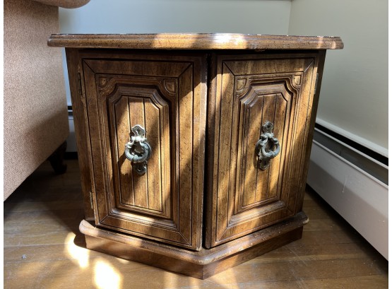 LR/ Vintage Wood Octagonal Side Accent Table W/ Storage Behind Doors