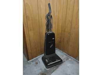 C/ Kenmore WhisperTone 12amp Upright Vacuum