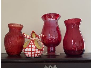 LR/ Pretty Foursome Of Red Colored Vases Decor
