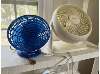 BR-B/ Pair Of Small Tabletop Plastic Fans - Holmes & Honeywell