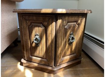 LR/ Vintage Wood Octagonal Side Accent Table W/ Storage Behind Doors