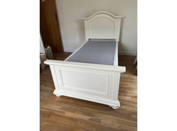 BD/D - Very Pretty White Wood Twin Size Bed Frame W/ White Chevron Pattern