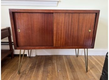 BR-C/ Awesome Little Mid Century Mahogany Record Cabinet Console W/ Slide Doors