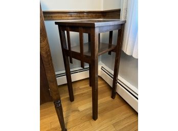 DR/ Small Mission Style Brown Wood Side Accent Table