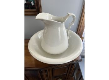 LR/ Large Creamy White Ceramic Pitcher & Basin W/ Fancy Handle