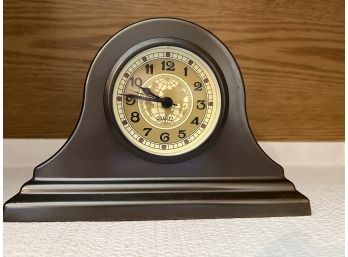 K/ Small Wood Quartz Mantel Clock