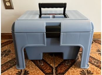 LR/ Handy Rubbermaid Plastic Blue Carry Tool Box / Seat  Step