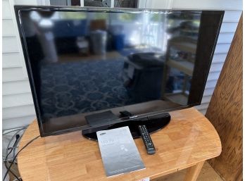 S/ Samsung 40' Black Flat Screen Smart TV W/ Remote & Manual