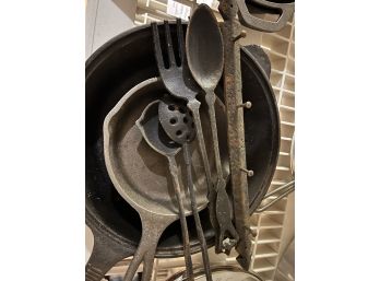 C/ Set #2 Of Cast Iron Skillets By Lodge & Benjamin Medwin
