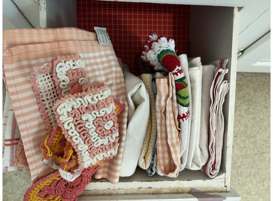 K/ Kitchen Drawer #5 - Assorted Dish Towels