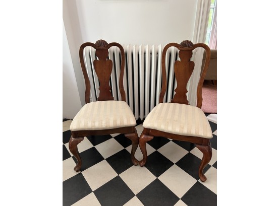 DR/ Pair Of Queen Anne Style Dining Side Chairs By Broyhill Furniture NC