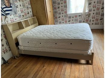 B/ Lovely Vintage Wood Bed Set Full/Double Size