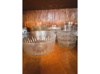 DR/ Vintage Pressed Glass Salad Serving Bowl & Salad Bowls Arcoroc France