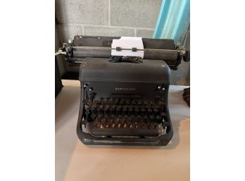 G/ Vintage Black Remington Rand Typerwriter