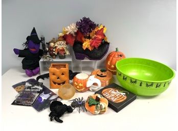 Great 20 Pc Assorted Halloween Holiday Indoor Decor