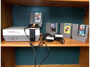 LR/ Nintendo Game Console #NES001 W/2 Controllers, 3 Super Mario Games, 1 ExciteBike Game