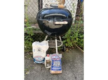 O/ Weber Kettle 22' Charcoal Grill W/Kingsford Charcoal Briquets & Hickory Smoke Chips