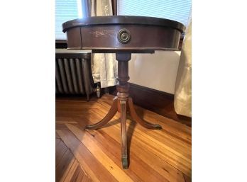 LR/ Lovely Vintage Duncan Phyfe Style Drum Table By Craddock Dependable Furniture