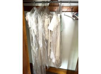 BRB/ 20 Assorted Hanging Curtains, Valences, Doilies - All White Except 1 Light Green
