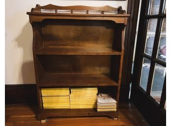DR/ Vintage Pretty Little Book Case Shelf W/Bundle Of National Geographic Magazines