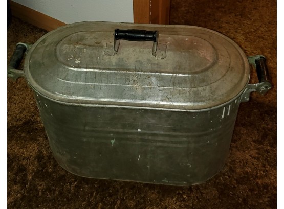 Metal Oval Bucket With Lid