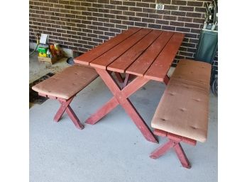 Picnic Table With 2 Benches And 2 Pads