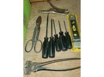 Tool Set 4 Screwdrivers Black, Clamps , Level, Vise-Grips