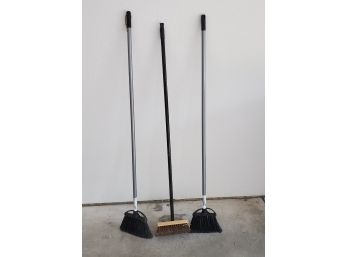 Set Of 3 Brooms /scrub Brush