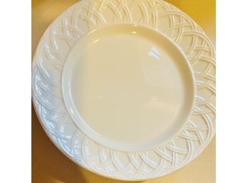 2 White Plates