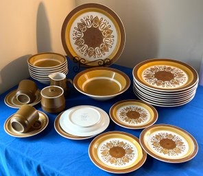 Lot 34- Vintage Lytton Casual Ceram Majestic Stoneware Dishware Dish Set -26 Pieces