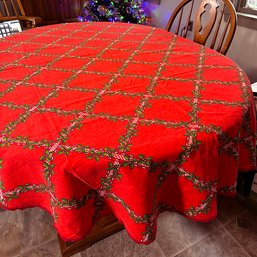 Lot 373SES - Vintage Christmas Festive Holly Red Green Cotton Table Cloth - Oval Tablecloth