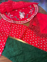 Lot 374SES - Vintage Christmas Festive Lot Of Tablecloths Curtains Holiday Linens