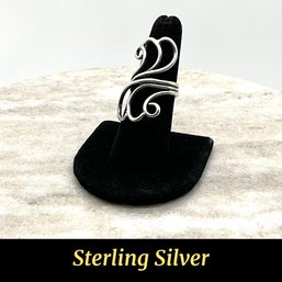 Lot 209- Sterling Silver Swirl Ring Size 7