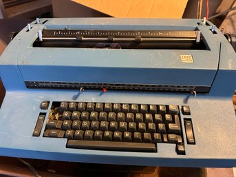 Lot 94 - Vintage IBM Electric Typewriter - Correcting Selectric II