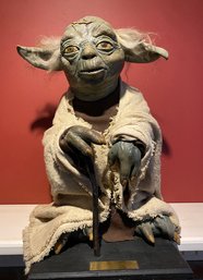 41. Star Wars Life Like Yoda Inc COA Replica Numbered - 1994