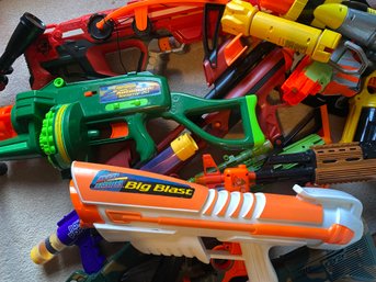 Lot 72 - HUGE Collection Of Nerf Toy Guns - Air Blasters -cross Bow